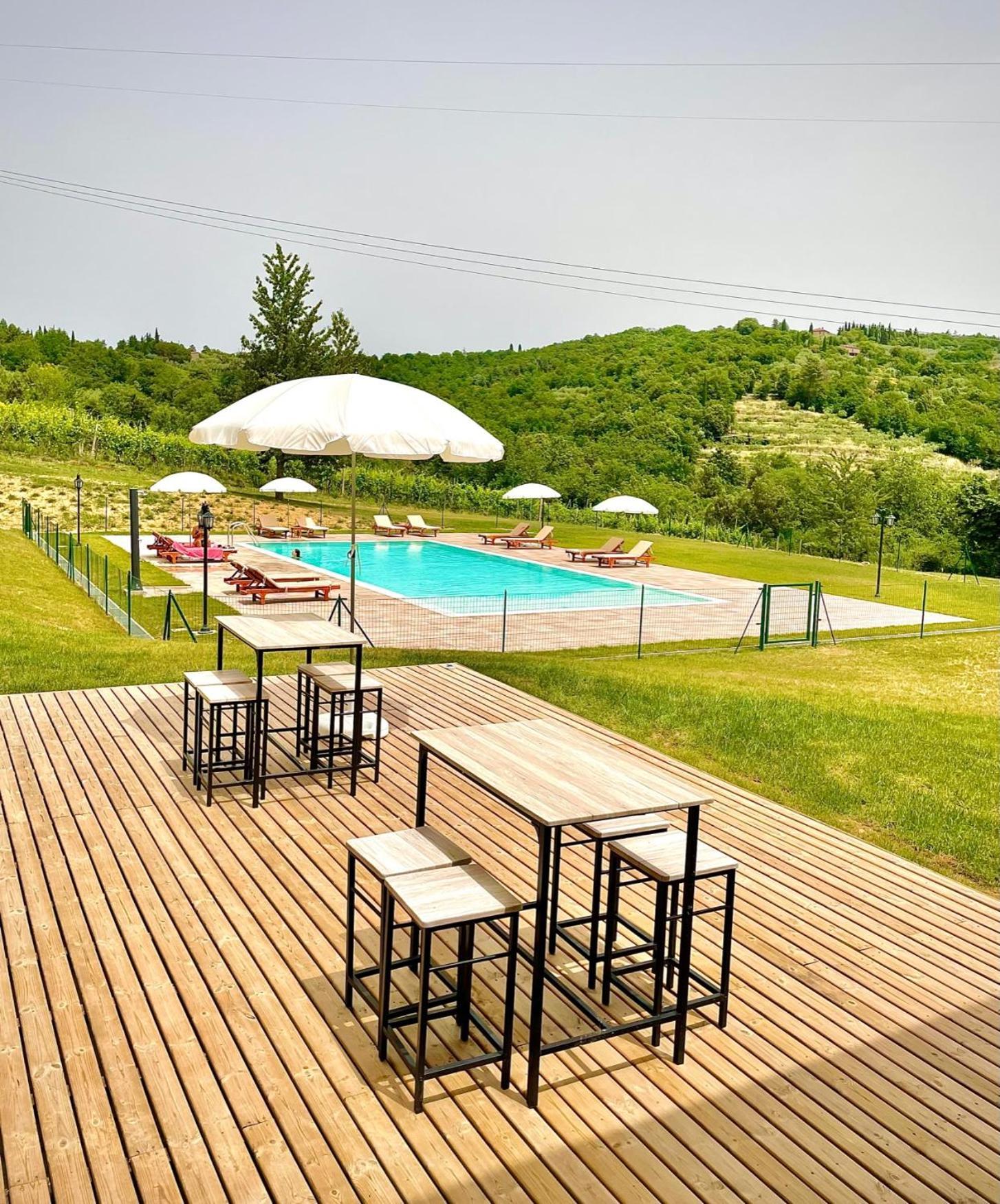 سيفيتيلا إن فال دي تشيانا Agriturismo I Poggilunghi المظهر الخارجي الصورة
